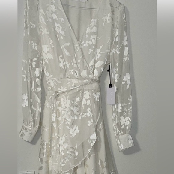 ASTR The Label Aja Burnout Wrap Front Mini Floral Dress NWT  Size L - Picture 13 of 15